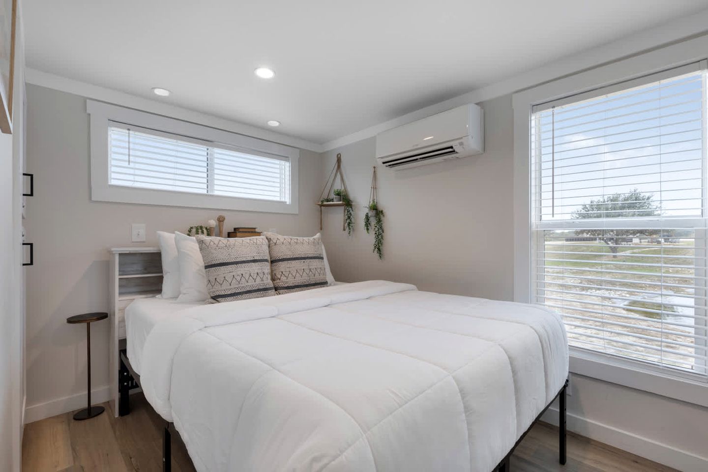 Contemporary Tiny Home Escape with Resort Amenities Near Fredericksburg, TX