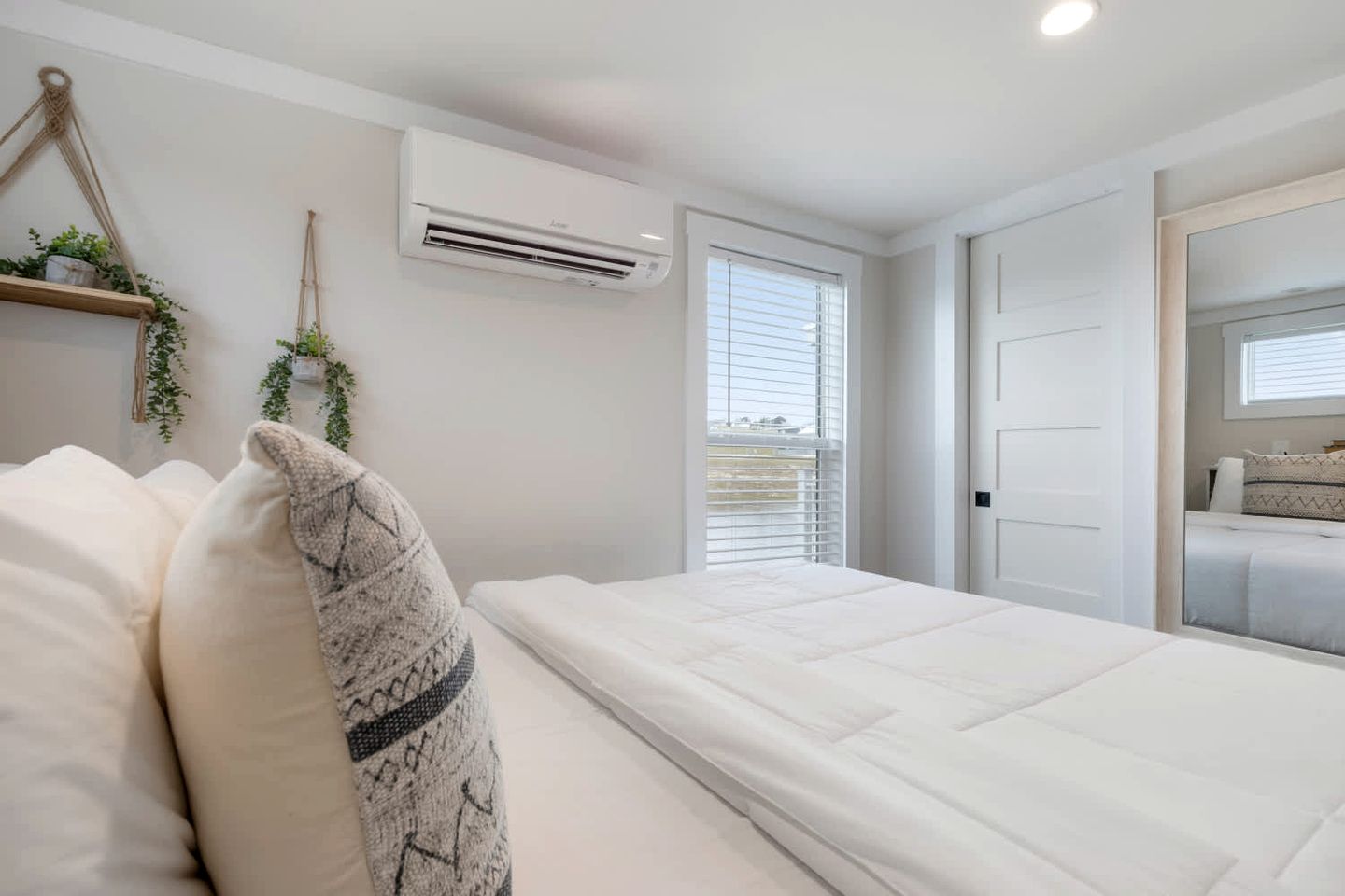 Contemporary Tiny Home Escape with Resort Amenities Near Fredericksburg, TX