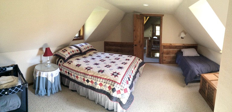 Log Cabins (Trout Lake, Washington, United States)