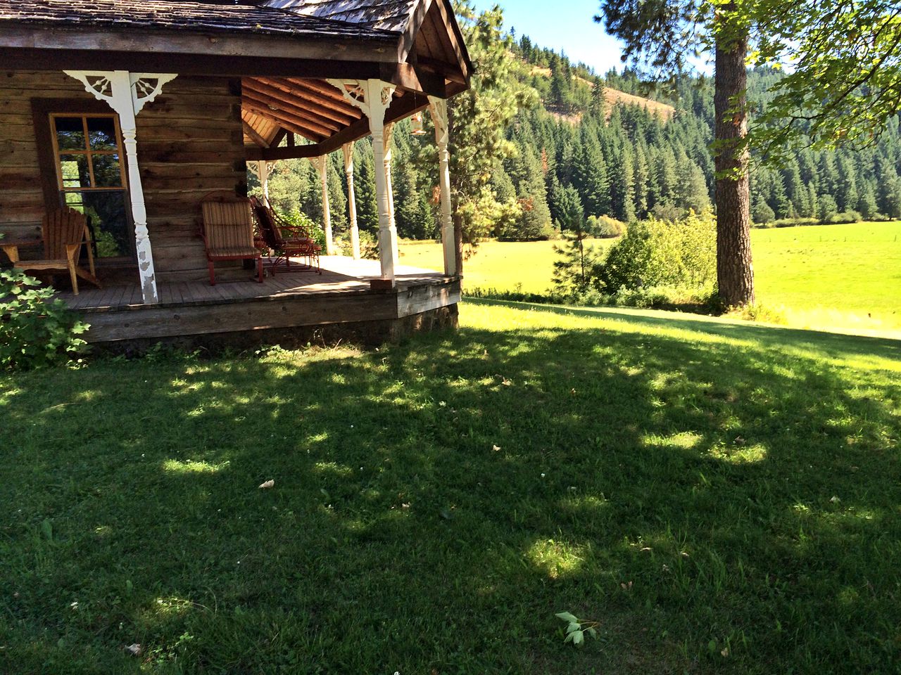 Charming Log Cabin Rental with Outdoor Grill near Gifford Pinchot National Forest