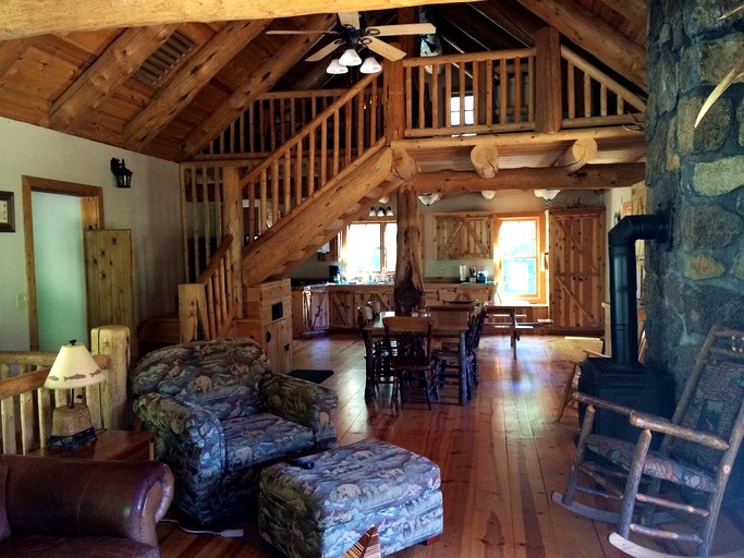 Log Cabins (Tygh Valley, Oregon, United States)