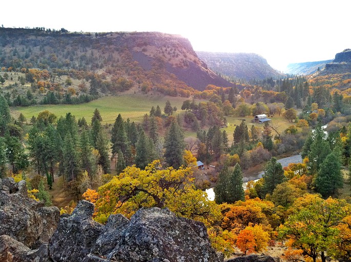 Log Cabins (Tygh Valley, Oregon, United States)