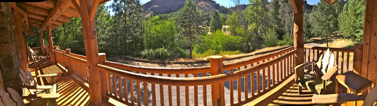 Log Cabins (Tygh Valley, Oregon, United States)