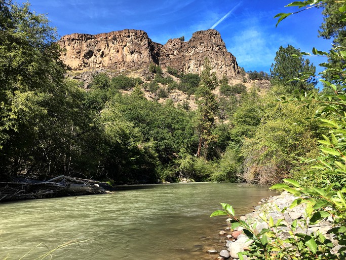 Log Cabins (Tygh Valley, Oregon, United States)