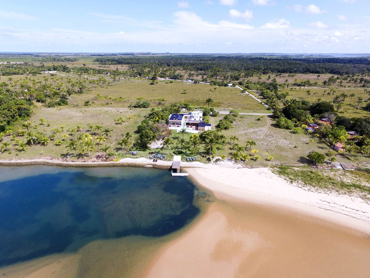 Picturesque Beachfront Suite in a Stunning Lodge for a Getaway near Marau, Bahia