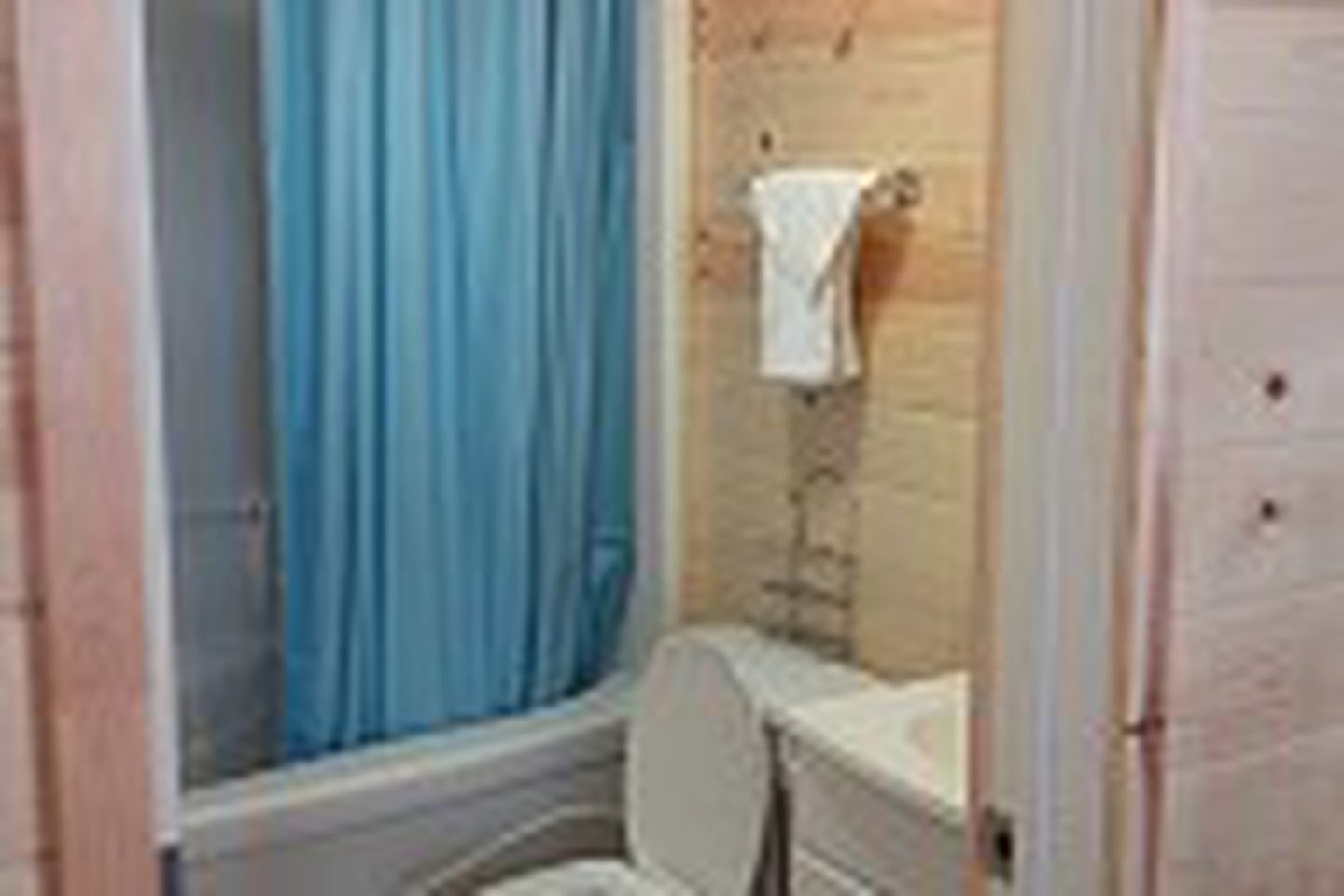 Spacious Cabin Rental Perfect for Families or Large Groups near Armstrong, Ontario