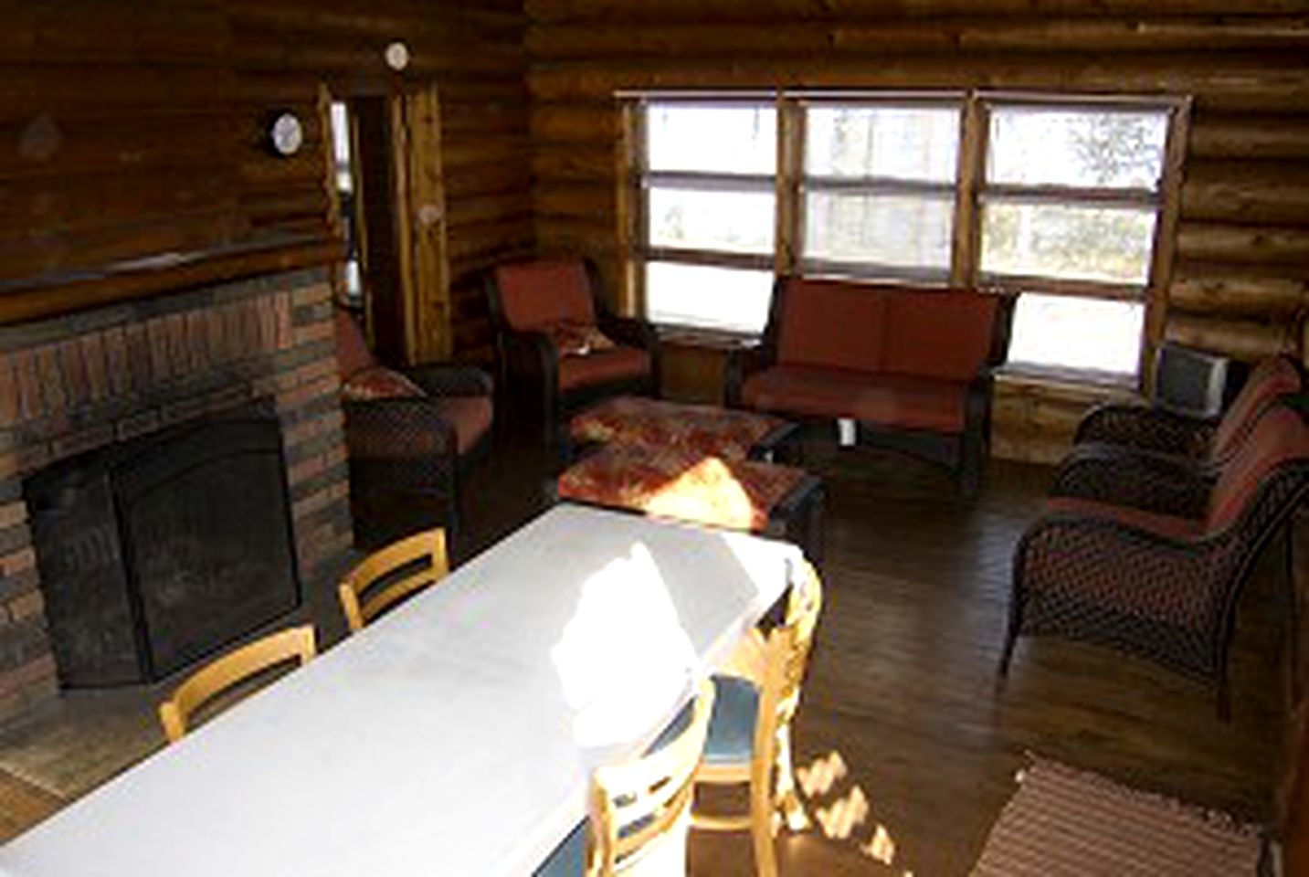 Rustic Lakeside Log Cabin Ideal for Family Groups near Armstrong, Ontario