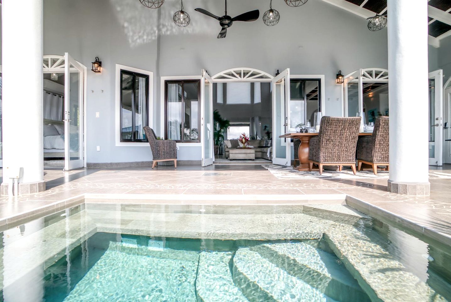 Stunning Oceanfront Beach House with Swimming Pool in Belize City, Belize District