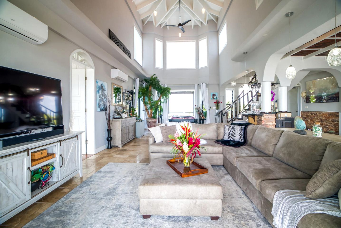 Stunning Oceanfront Beach House with Swimming Pool in Belize City, Belize District