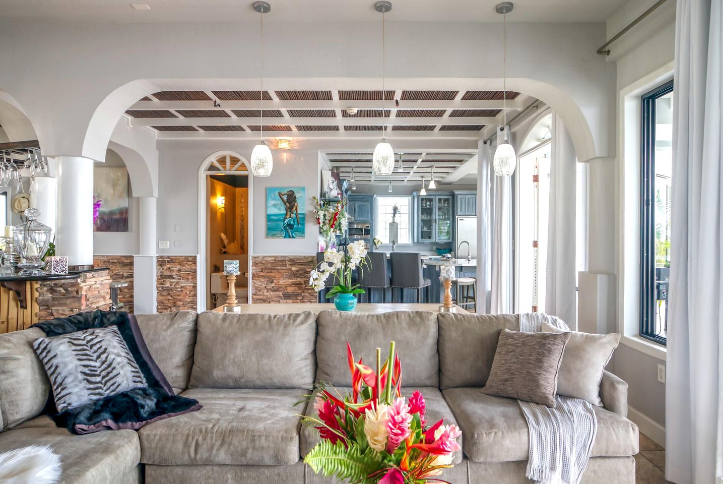 Stunning Oceanfront Beach House with Swimming Pool in Belize City, Belize District