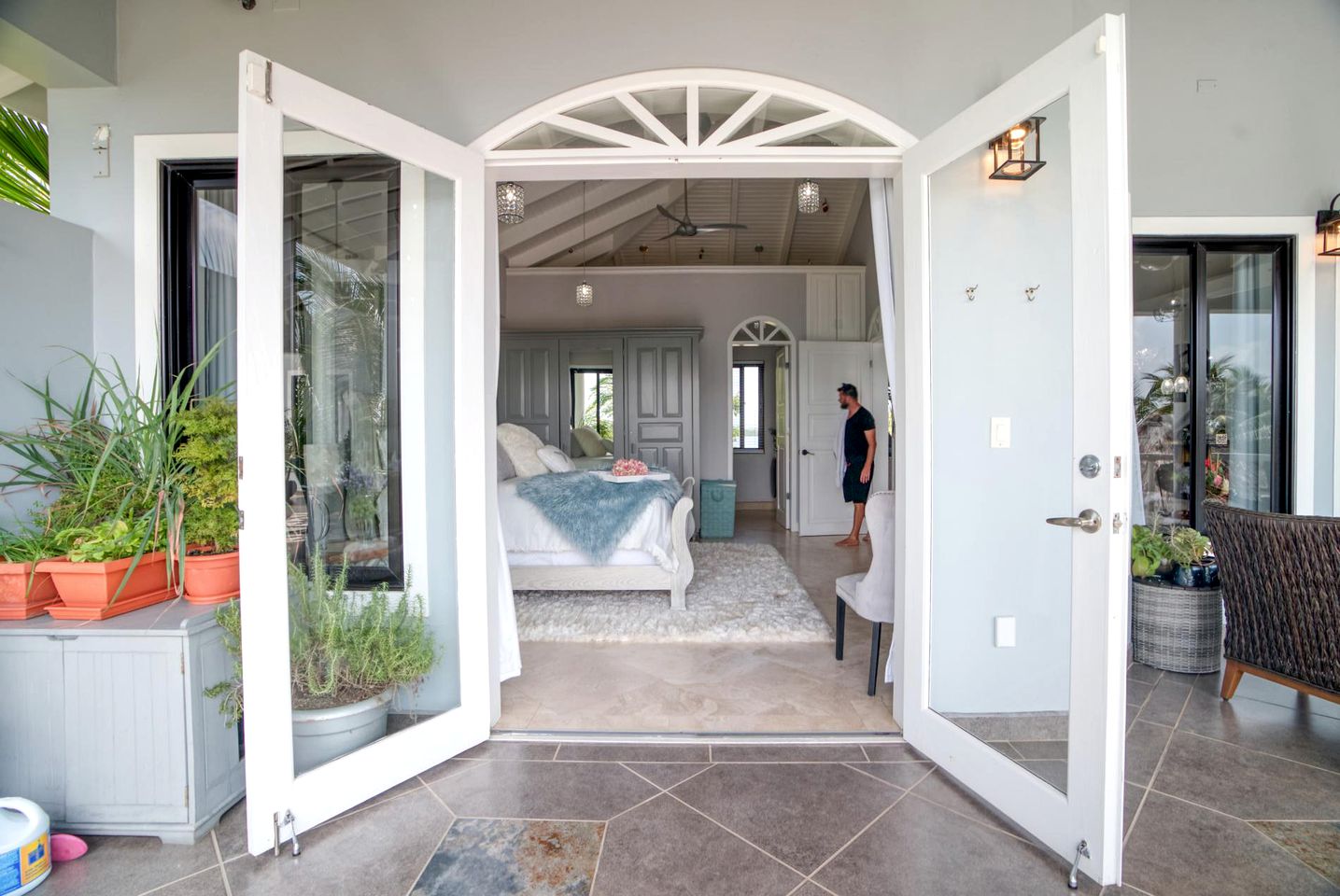 Stunning Oceanfront Beach House with Swimming Pool in Belize City, Belize District