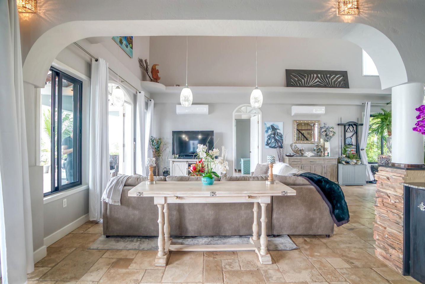 Stunning Oceanfront Beach House with Swimming Pool in Belize City, Belize District