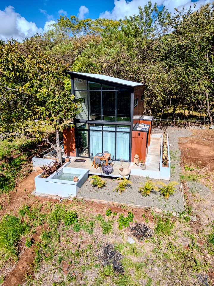 Cozy Tiny House with Jacuzzi & Fire Pit in Santa Catalina, Panama