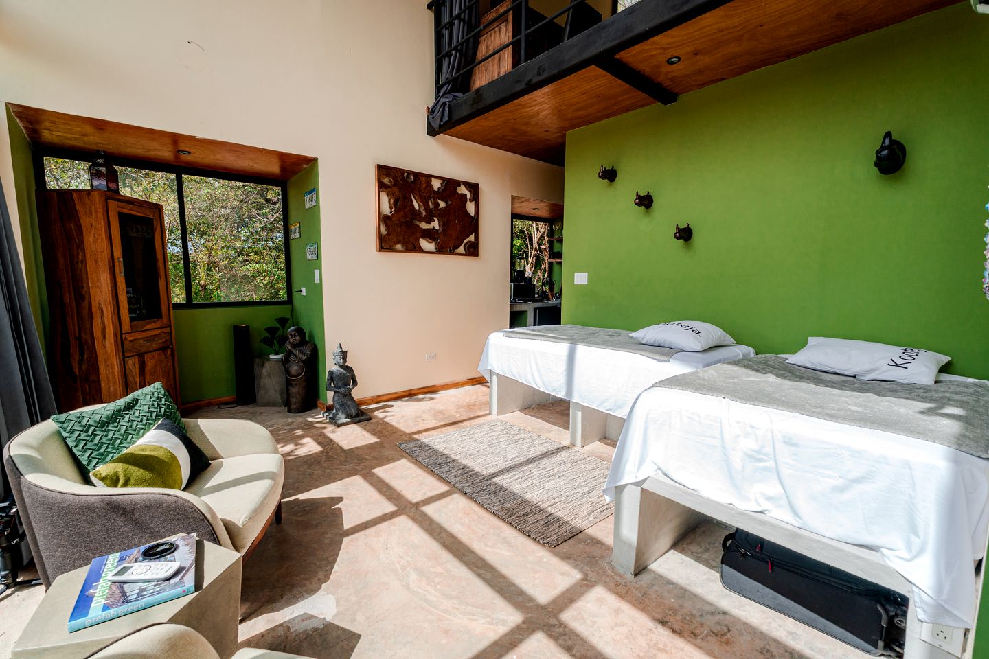 Cozy Tiny House with Jacuzzi & Fire Pit in Santa Catalina, Panama