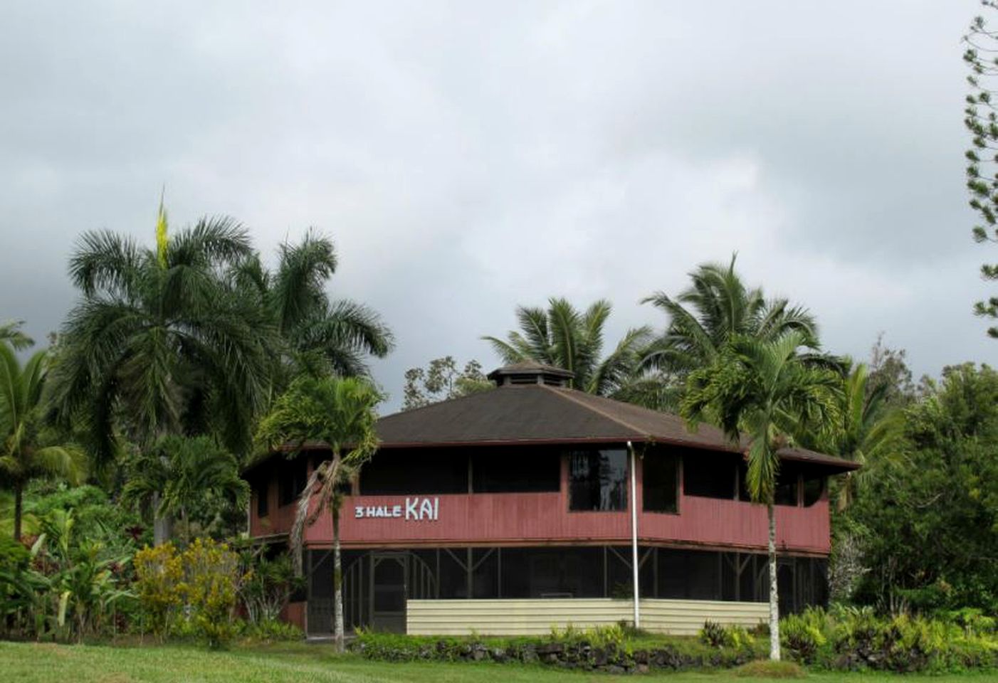 Luxurious Vacation Suite at a Meditation and Cultural Center near Pahoa, Hawaii