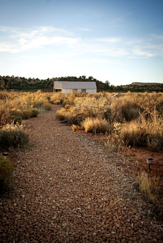 Kanab's Glamping Getaway with Your Pet: Comfort Meets Adventure