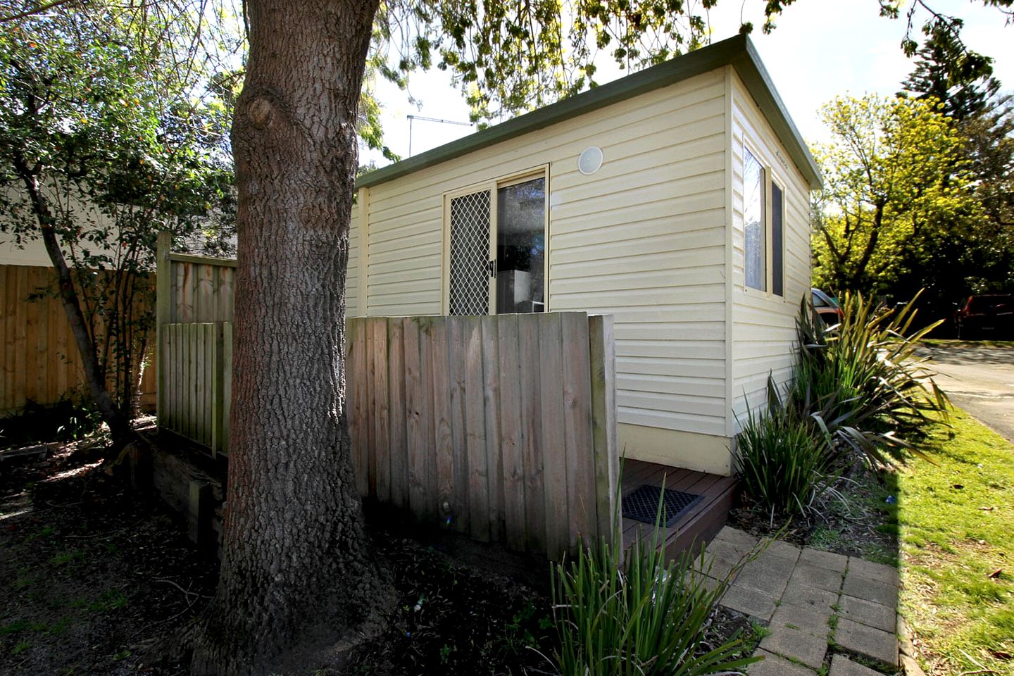 Cozy Cabin Rental on a Fun Holiday Park, Mornington Peninsula