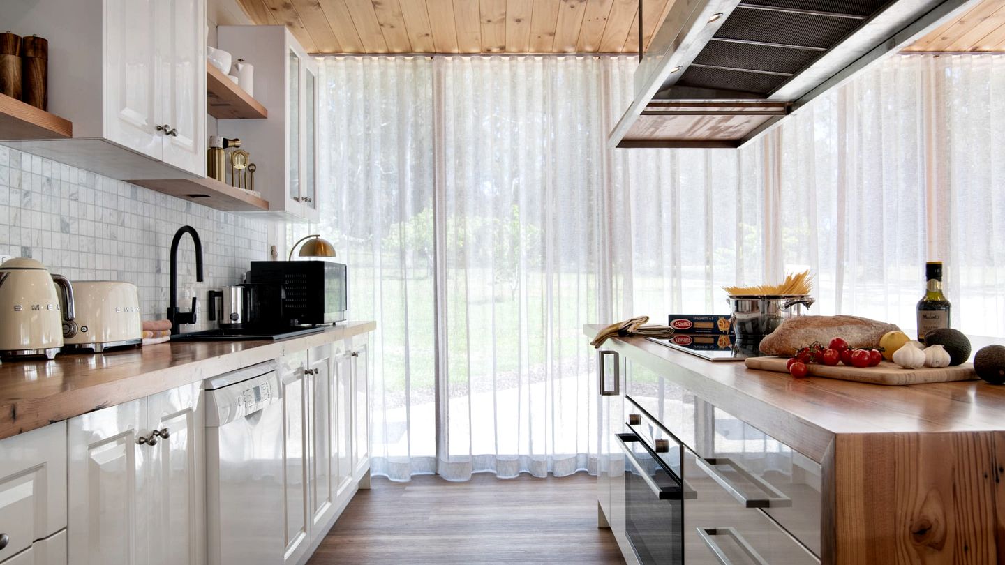 Off-Grid Luxurious Rental Idyllic for Group Getaways in Victoria