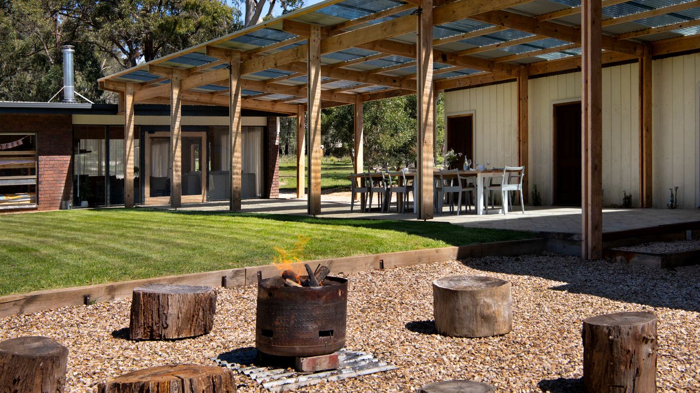 Off-Grid Luxurious Rental Idyllic for Group Getaways in Victoria