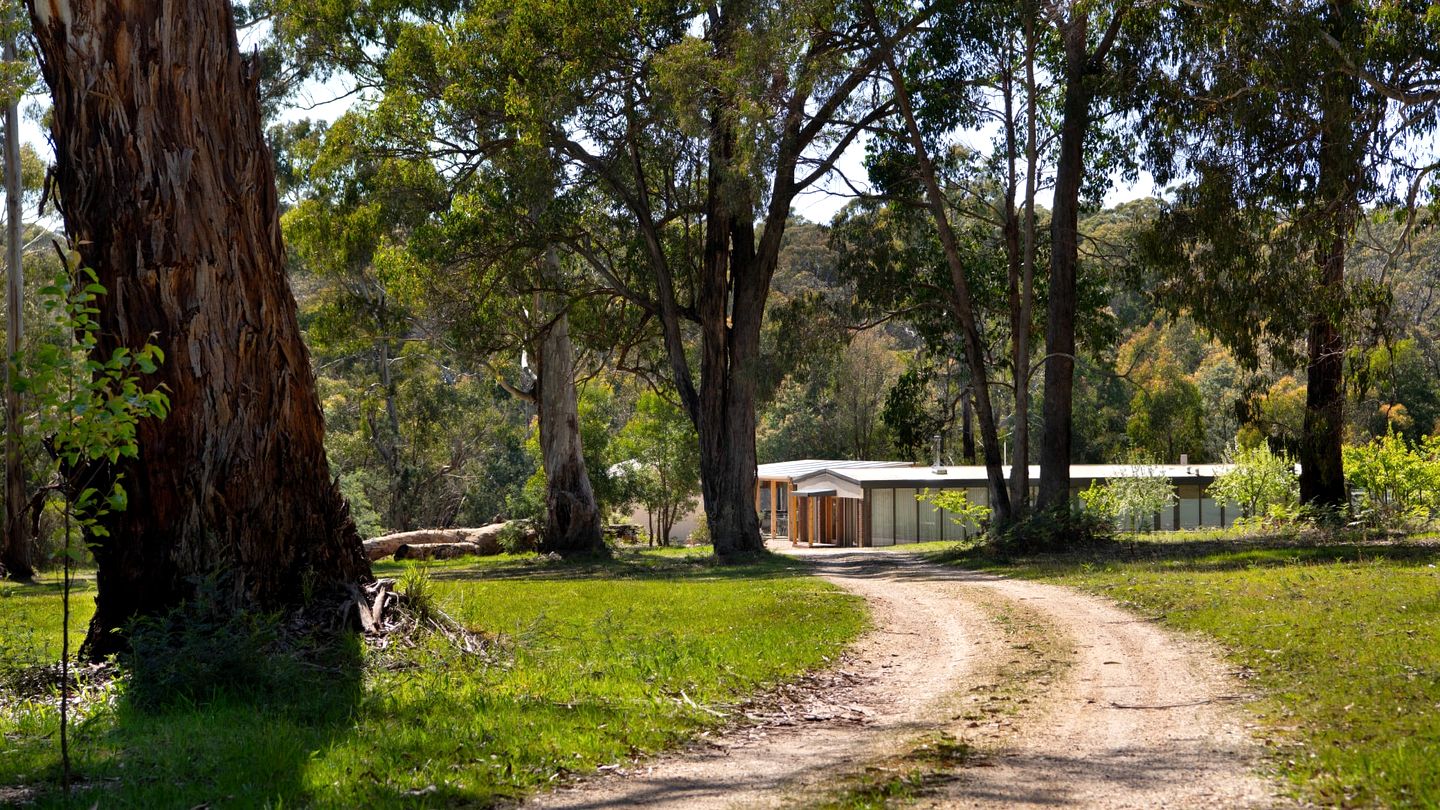 Off-Grid Luxurious Rental Idyllic for Group Getaways in Victoria