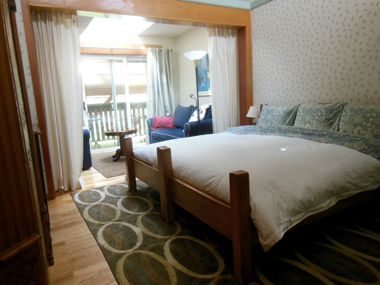 Stylish Bed and Breakfast Suite near the Rocky Mountains in Golden, British Columbia