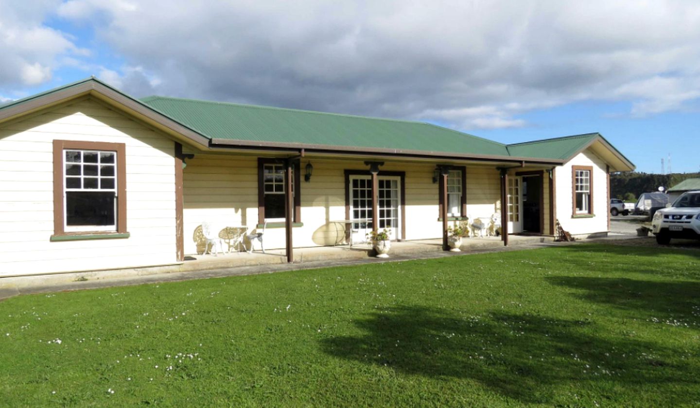 Charming Cottage Rental in the Kahurangi National Park, New Zealand