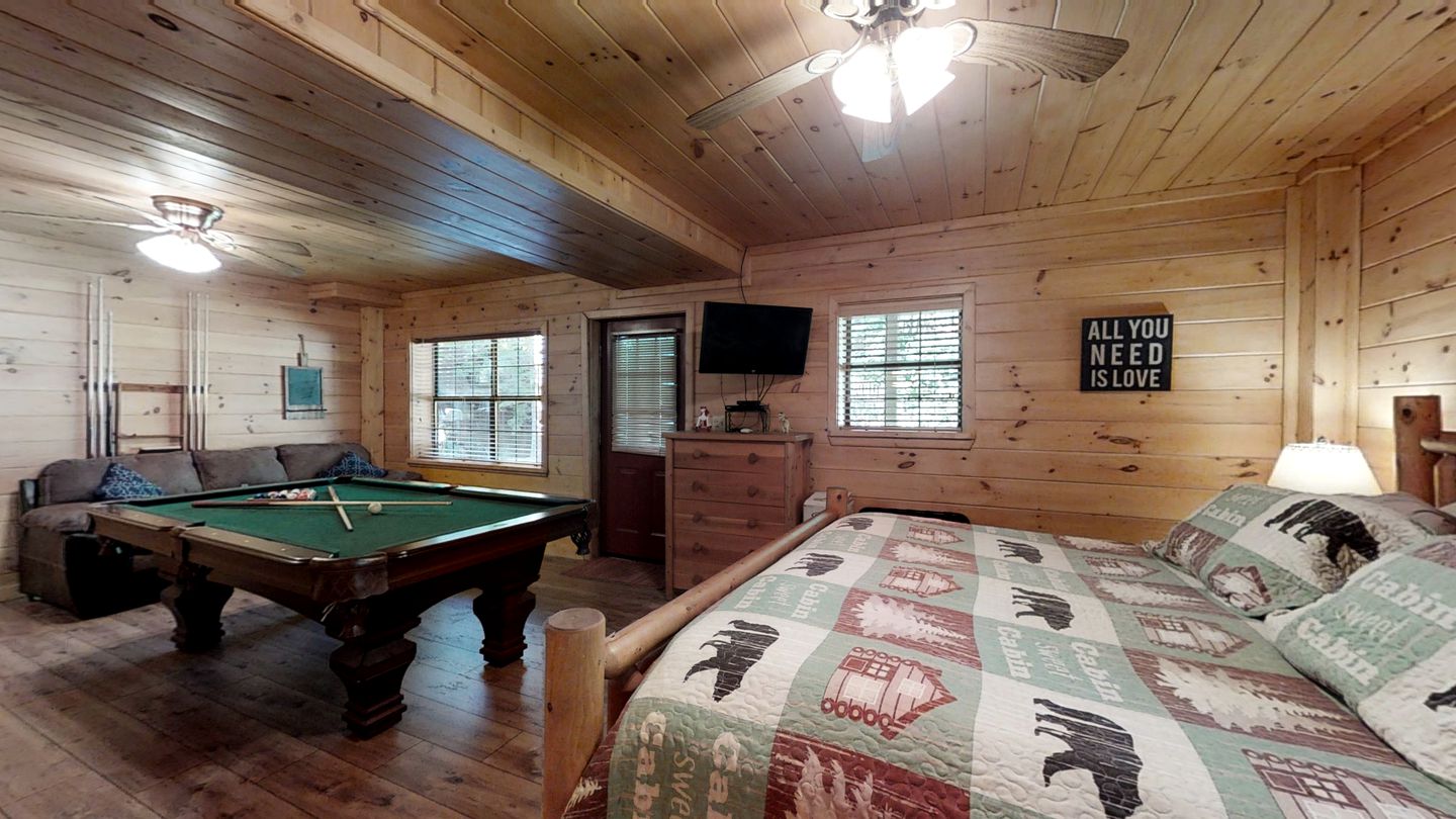 Enchanting Cabin with Spa, Pool Table and Barbecue in Pigeon Forge, Tennessee