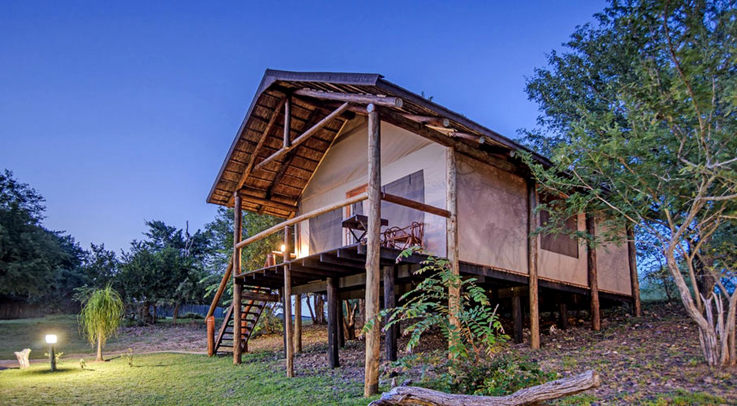 Deluxe Safari Tents in Bushland in Makutsi Reserve, South Africa