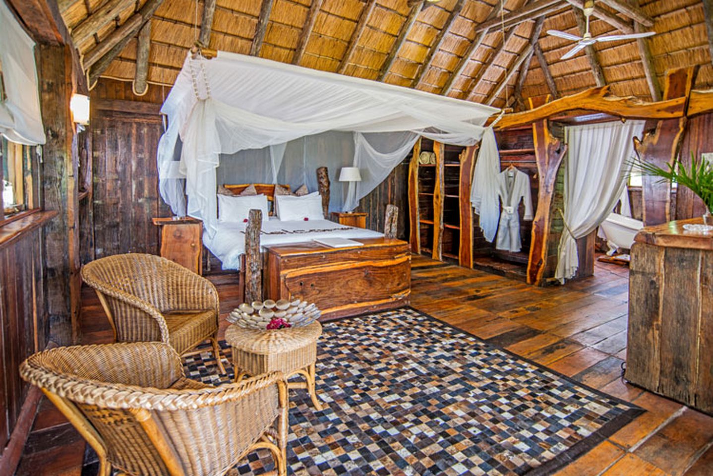 Luxurious Romantic Safari Suite in Makutsi Game Reserve, South Africa