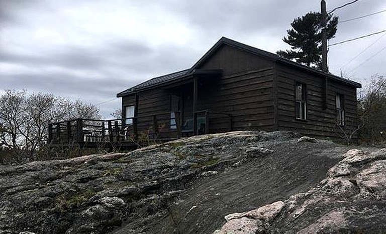 Cottages (Nobel, Ontario, Canada)