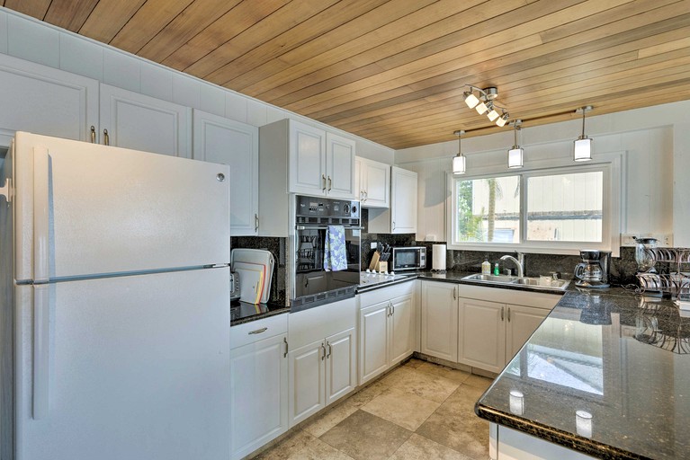 Beach Houses (United States of America, Anahola , Hawaii)