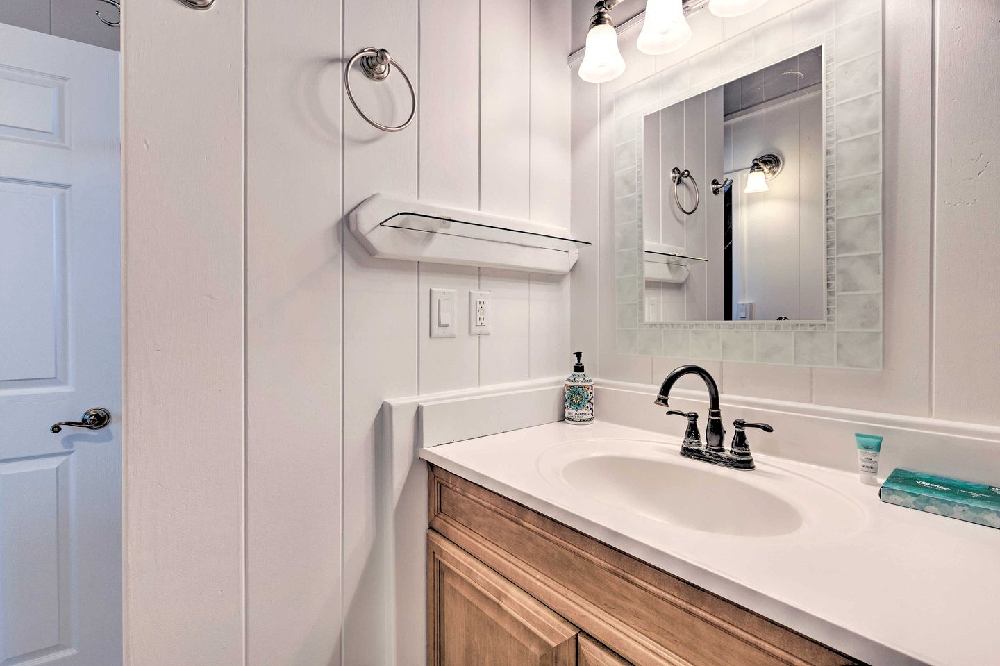 Chic Beach House with Incredible Views Perfect for Water Sports in Anahola, Hawaii