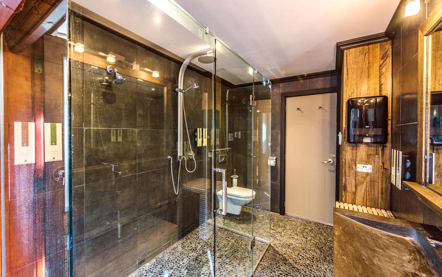 Luxury Lodge Rental with Saltwater Pool for Group Holiday in Palm Beach, Waiheke Island