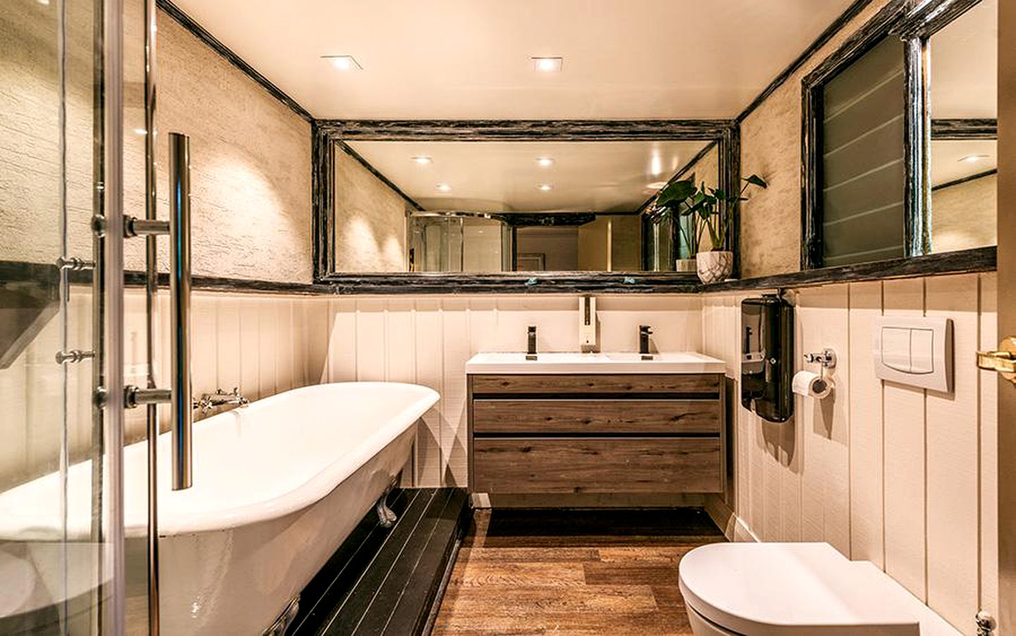 Luxury Lodge Rental with Saltwater Pool for Group Holiday in Palm Beach, Waiheke Island