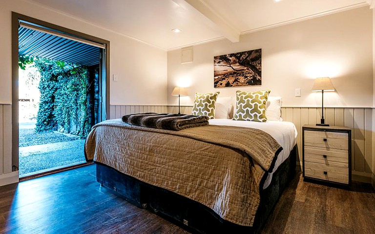 Beach Houses (Waiheke Island, North Island, New Zealand)