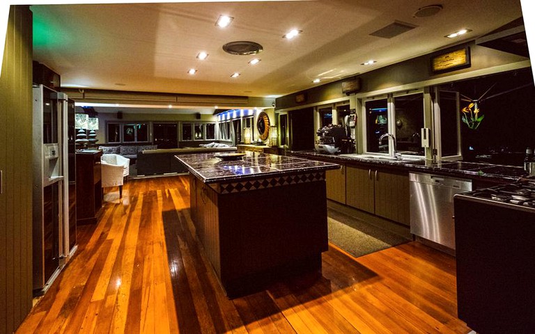 Beach Houses (Waiheke Island, North Island, New Zealand)