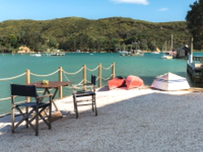 Nature Lodges (North Cave, North Island, New Zealand)