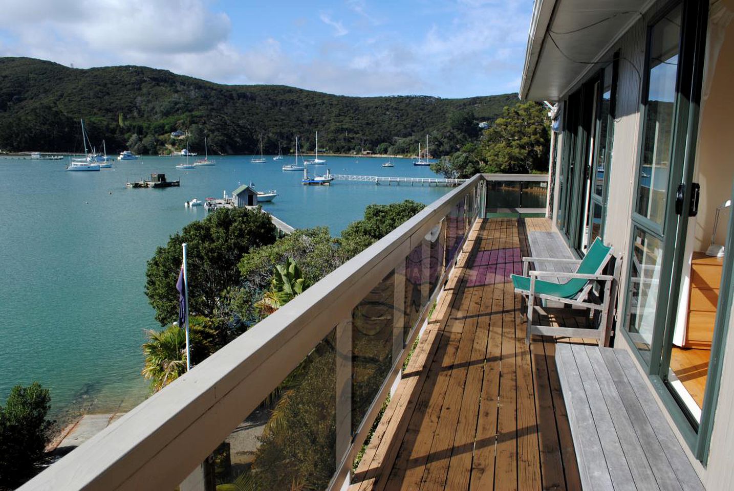 Sunny Suite Rentals for Quiet Beach Getaway on Kawau Island