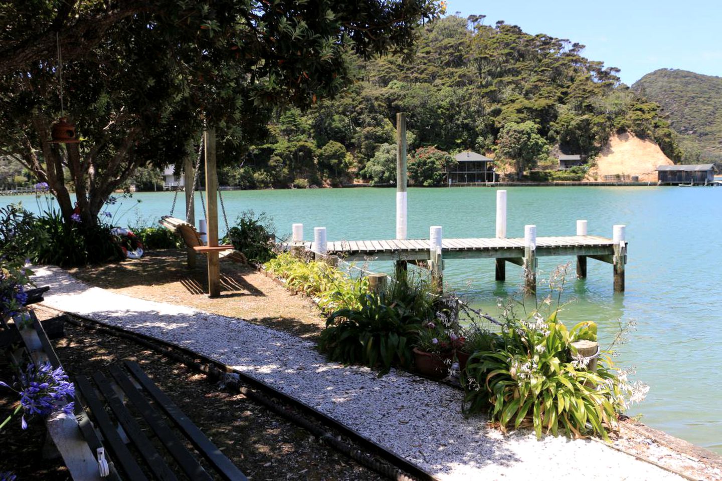 Sunny Suite Rentals for Quiet Beach Getaway on Kawau Island