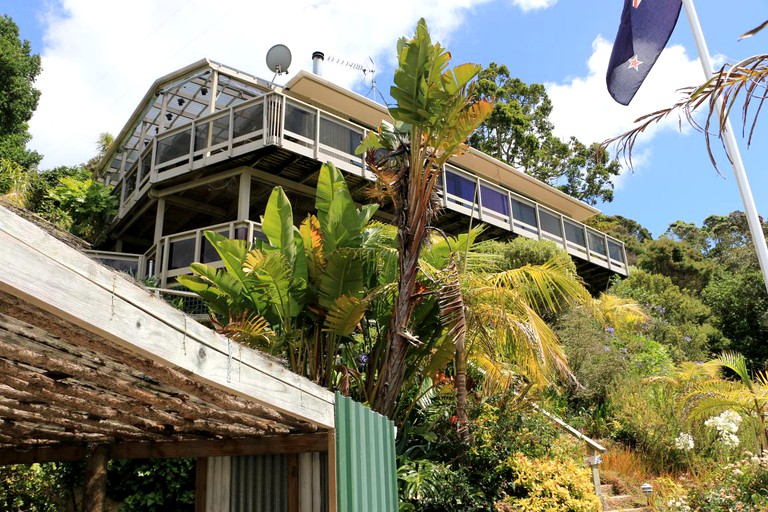 Nature Lodges (North Cave, North Island, New Zealand)