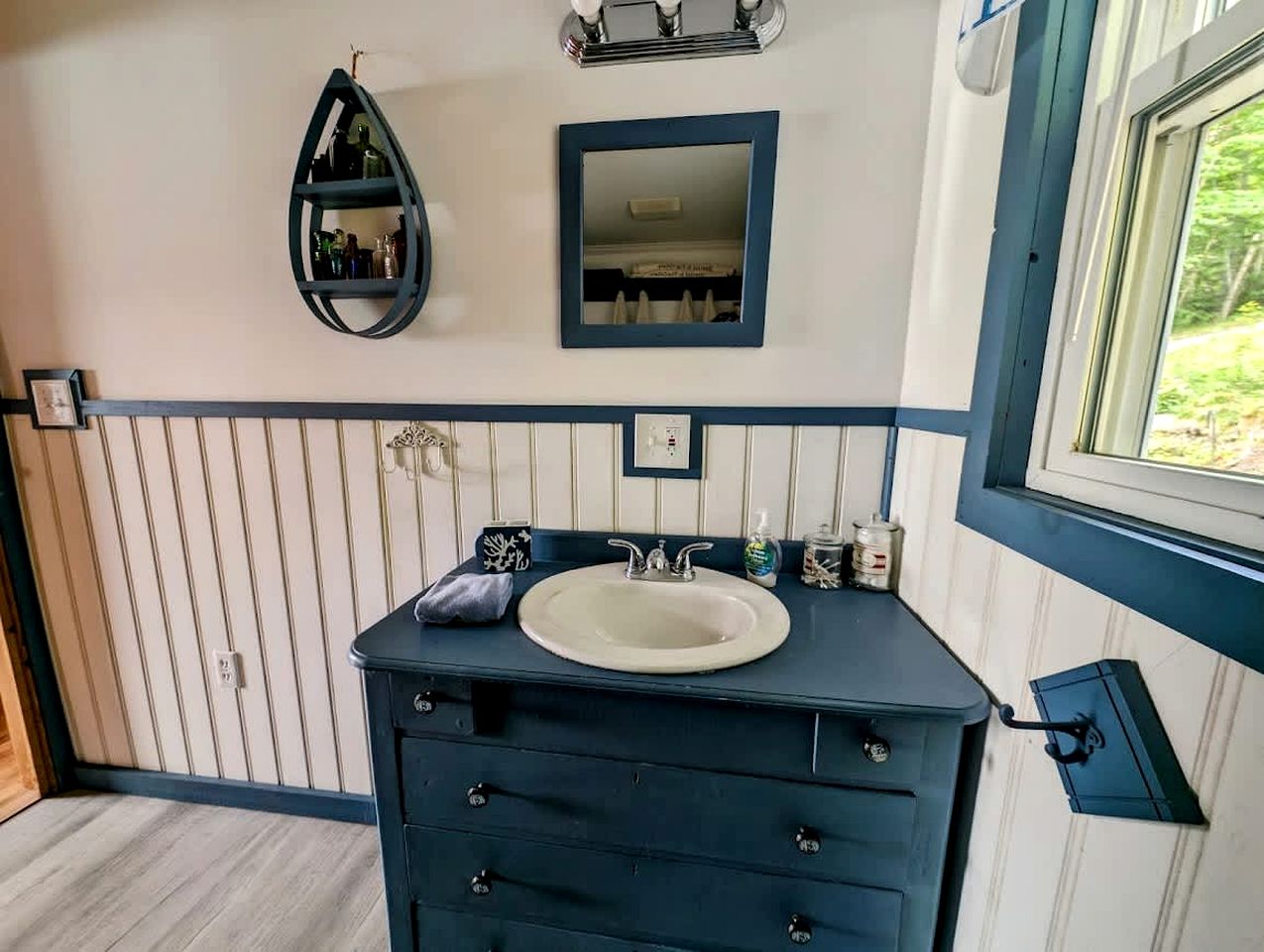 Stunning Waterfront Cabin on Flanders Pond for an Amazing Family Adventure in Sullivan, Maine