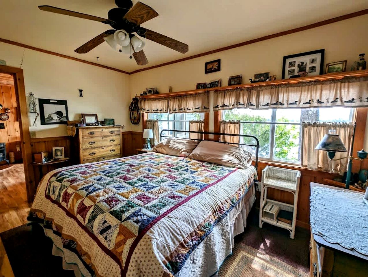 Stunning Waterfront Cabin on Flanders Pond for an Amazing Family Adventure in Sullivan, Maine