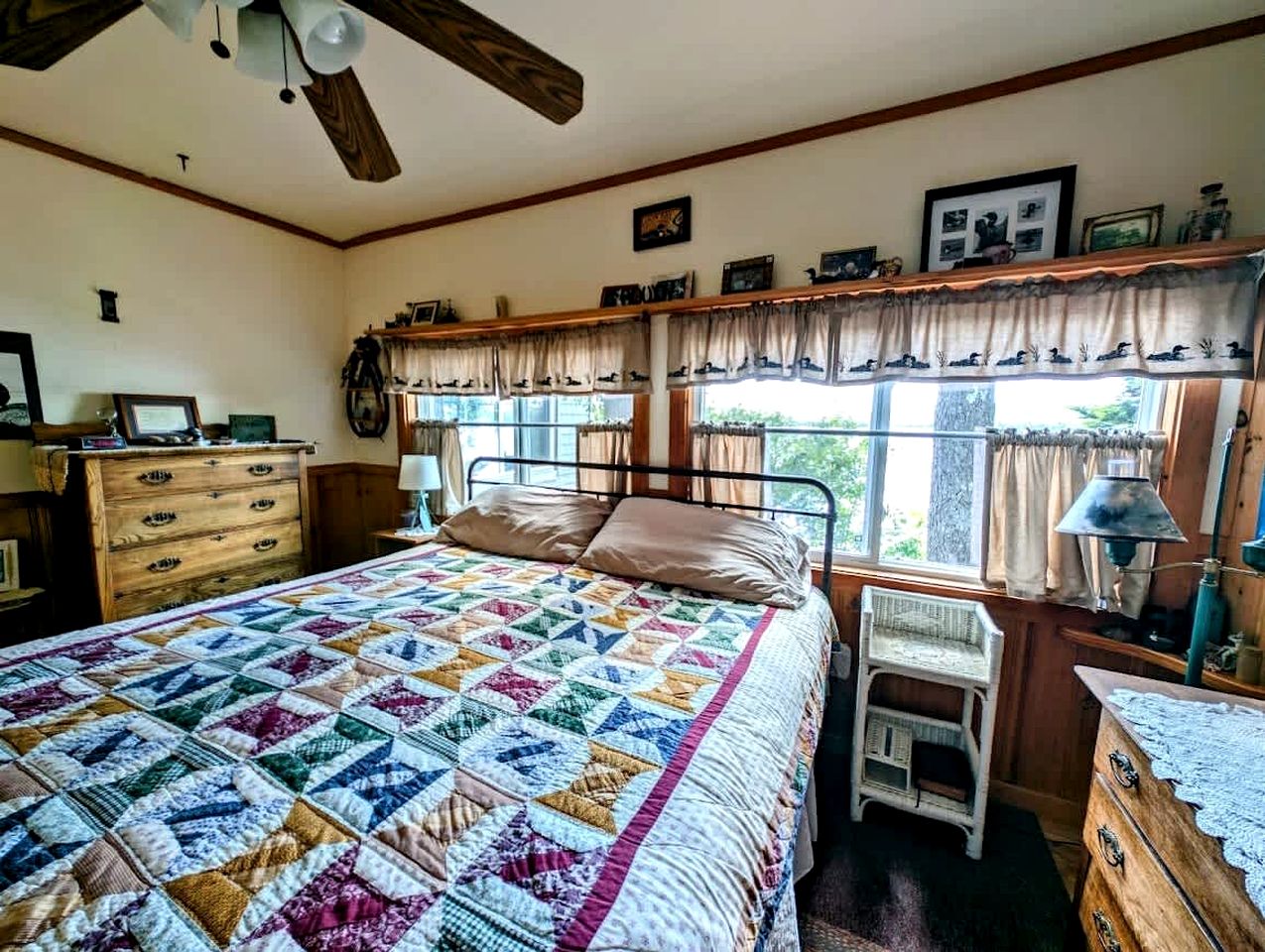 Stunning Waterfront Cabin on Flanders Pond for an Amazing Family Adventure in Sullivan, Maine