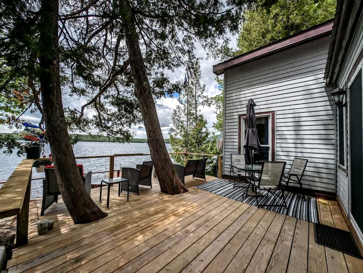 Stunning Waterfront Cabin on Flanders Pond for an Amazing Family Adventure in Sullivan, Maine