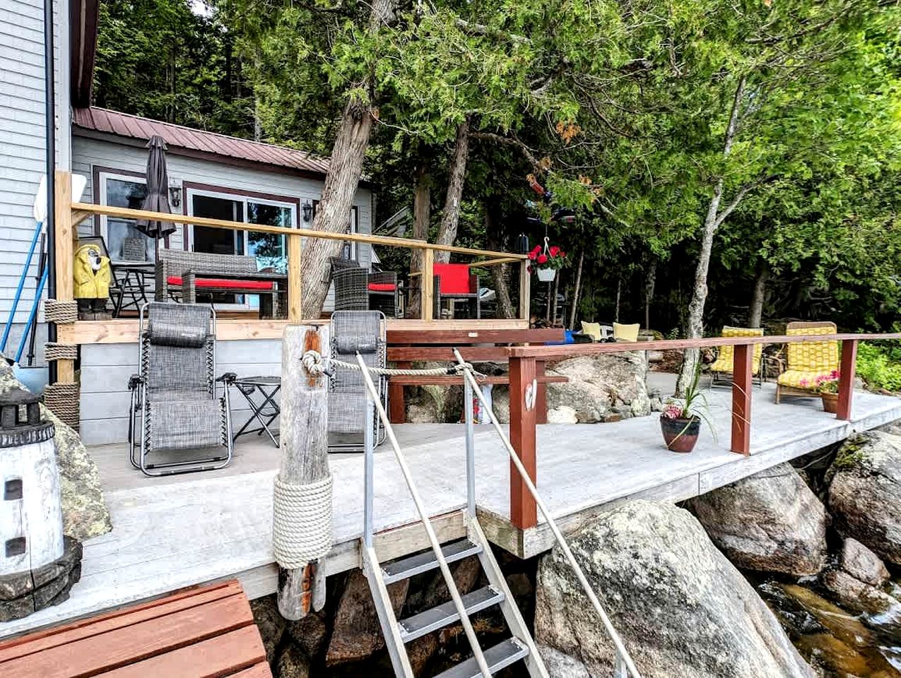Stunning Waterfront Cabin on Flanders Pond for an Amazing Family Adventure in Sullivan, Maine
