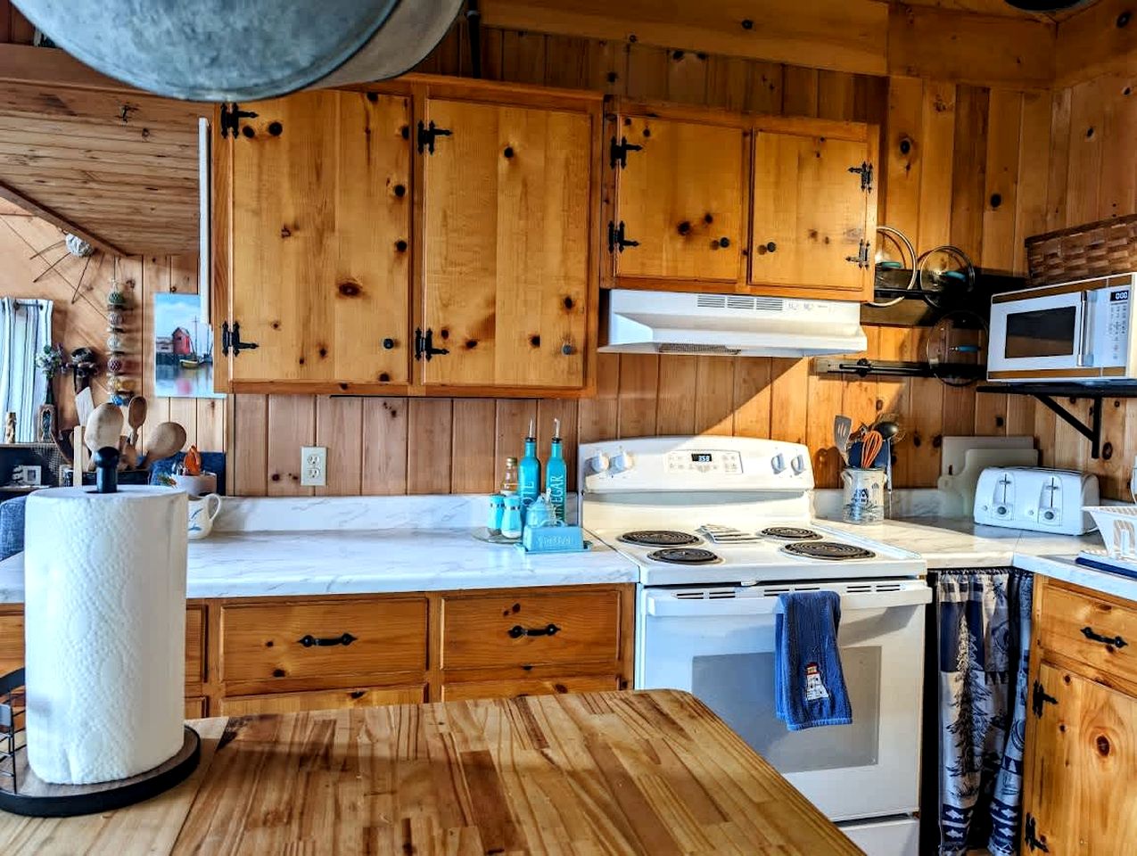 Stunning Waterfront Cabin on Flanders Pond for an Amazing Family Adventure in Sullivan, Maine