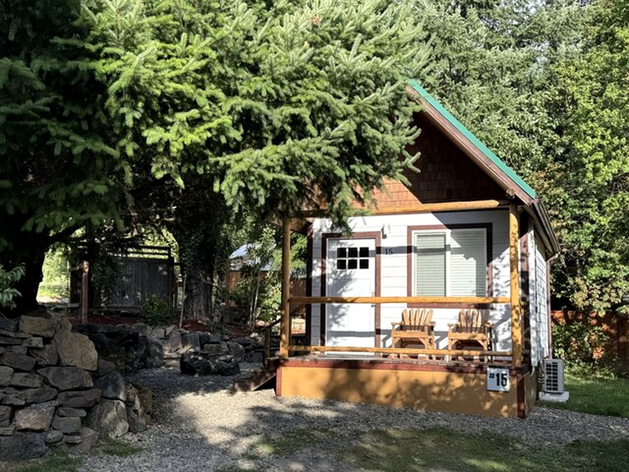 Idyllic Cabin for Group Getaway along the North Umpqua River, Oregon