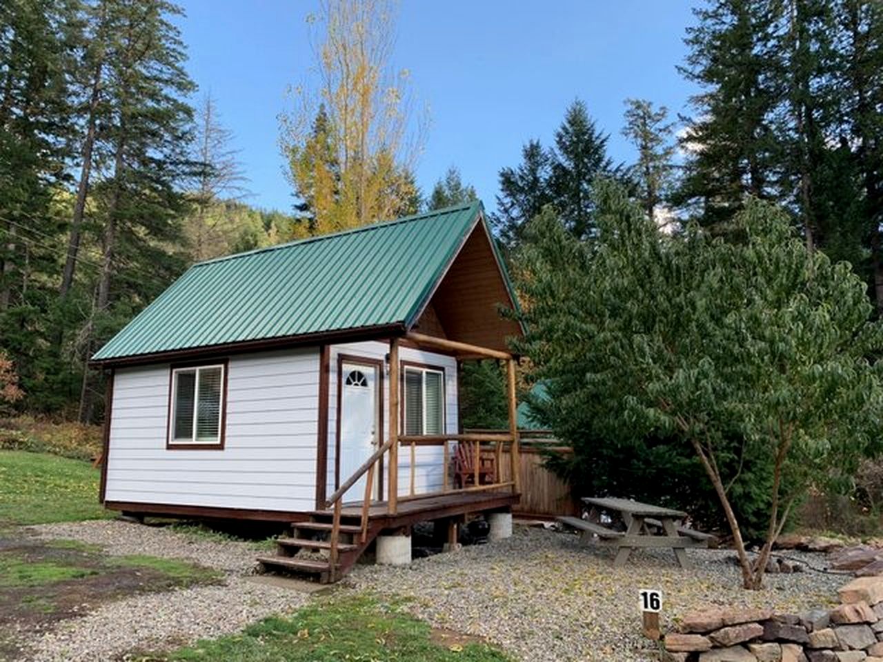 Idyllic Cabin for Group Getaway along the North Umpqua River, Oregon