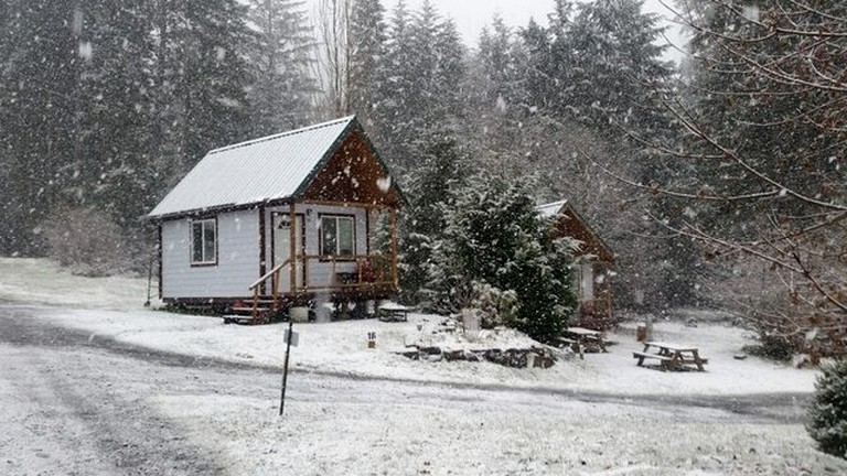 Idyllic Cabin for Group Getaway along the North Umpqua River, Oregon | Cabins (Idleyld Park, Oregon, United States of America)