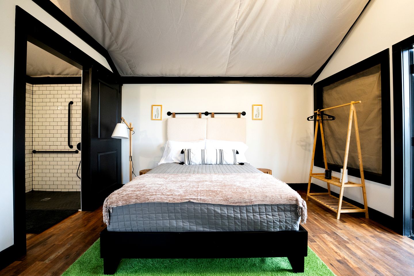 Romantic Safari Tent with Grill and Hot Tub in Cedar Bluff, Alabama